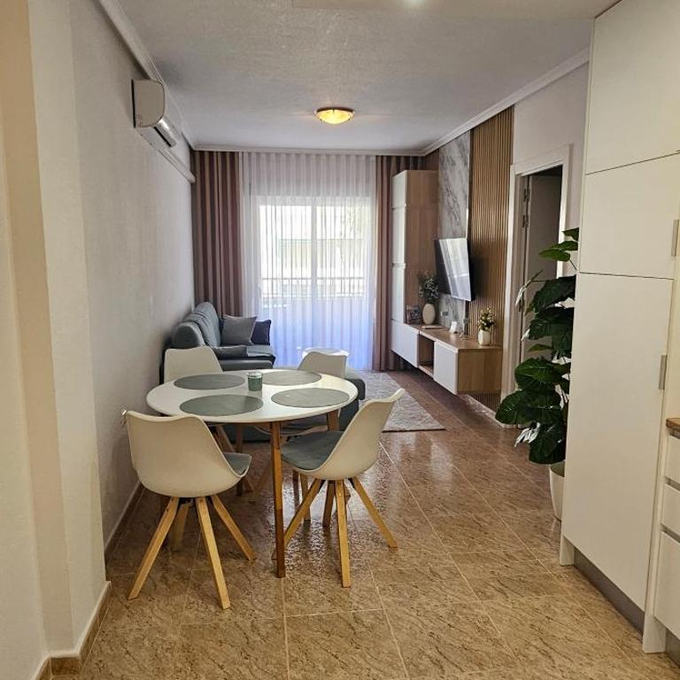 La Perla Apartment in Torrevieja Playa del Cura - Apartamento de 2 dormitorios con balcón - 1