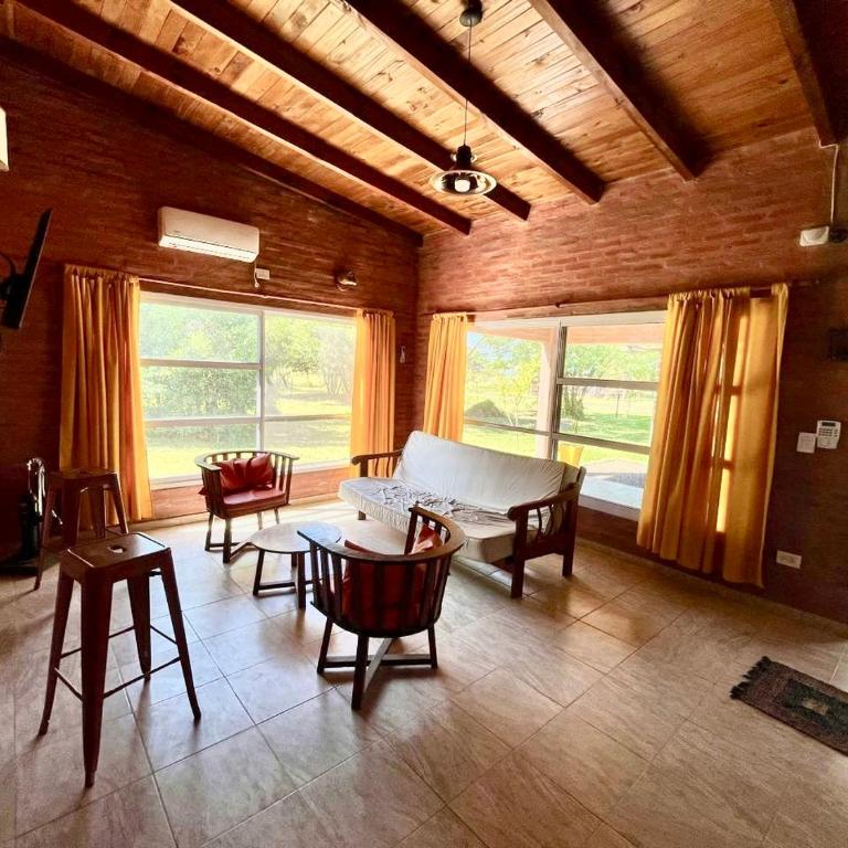 Casaquinta con Pileta en Paso - Three-Bedroom House - 8