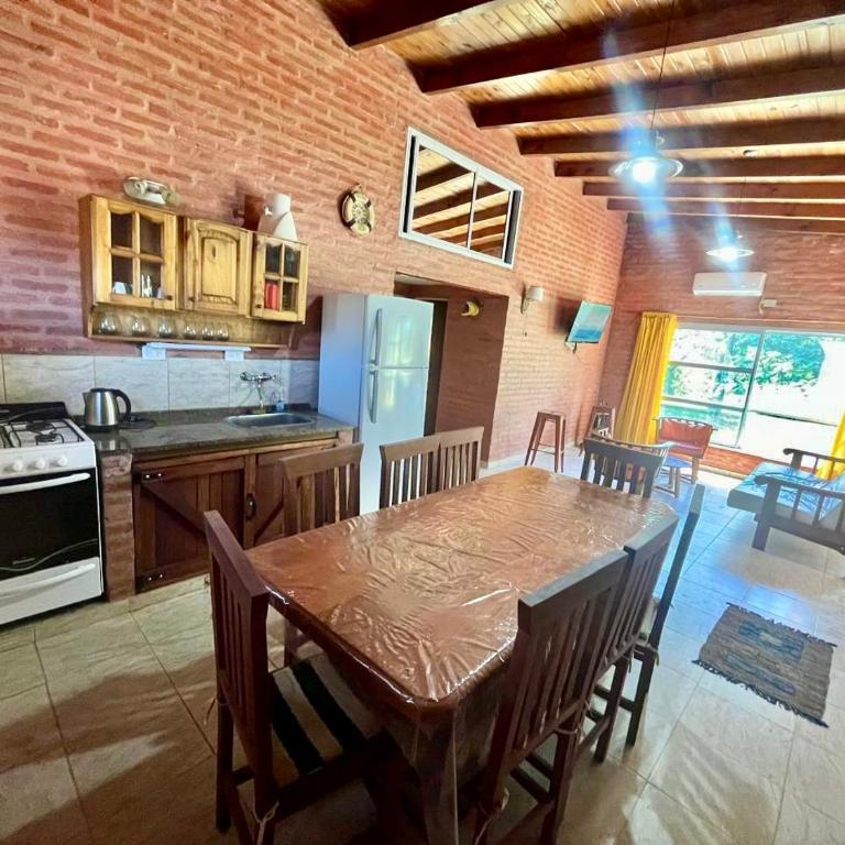 Casaquinta con Pileta en Paso - Three-Bedroom House - 13