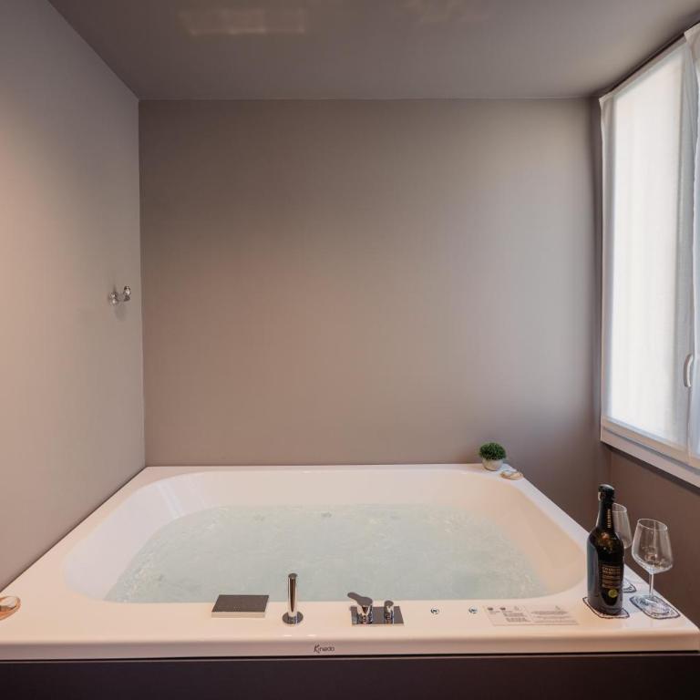 Boutique Casa Giulietta - Suite King con Vasca Idromassaggio - 3