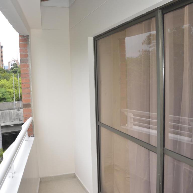 Apto Amoblado 3 Hab Cerca al Atanasio- Promocion Marzo - Three-Bedroom Apartment with Balcony - 6