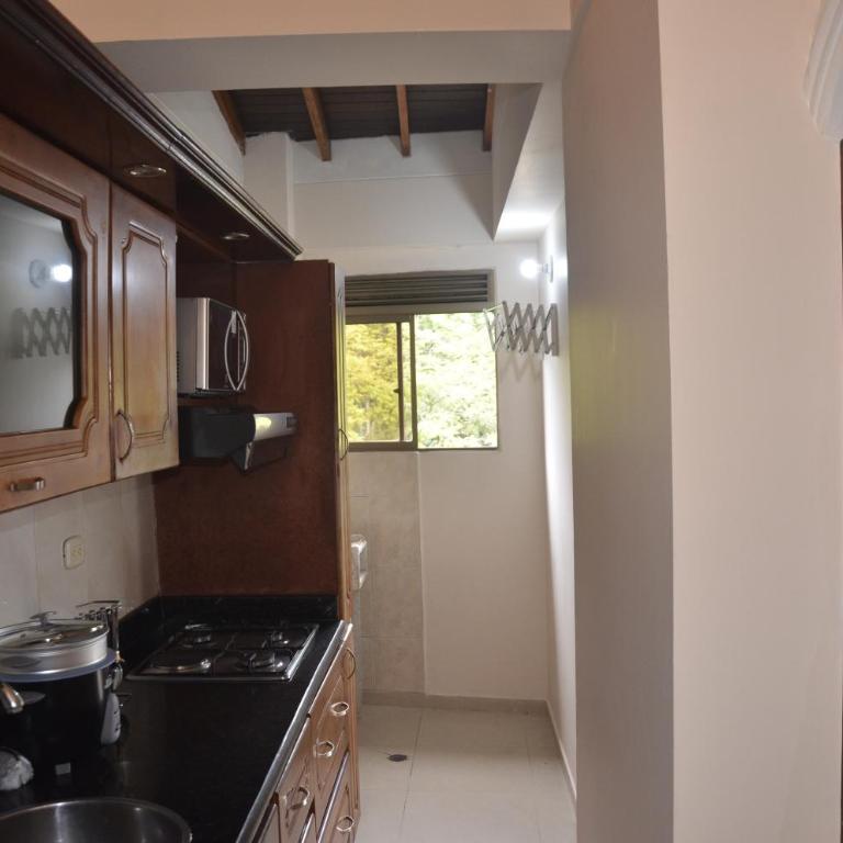 Apto Amoblado 3 Hab Cerca al Atanasio- Promocion Marzo - Three-Bedroom Apartment with Balcony - 9