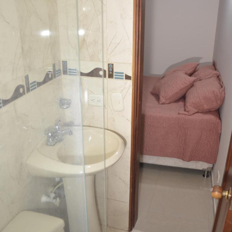 Apto Amoblado 3 Hab Cerca al Atanasio- Promocion Marzo - Three-Bedroom Apartment with Balcony - 23