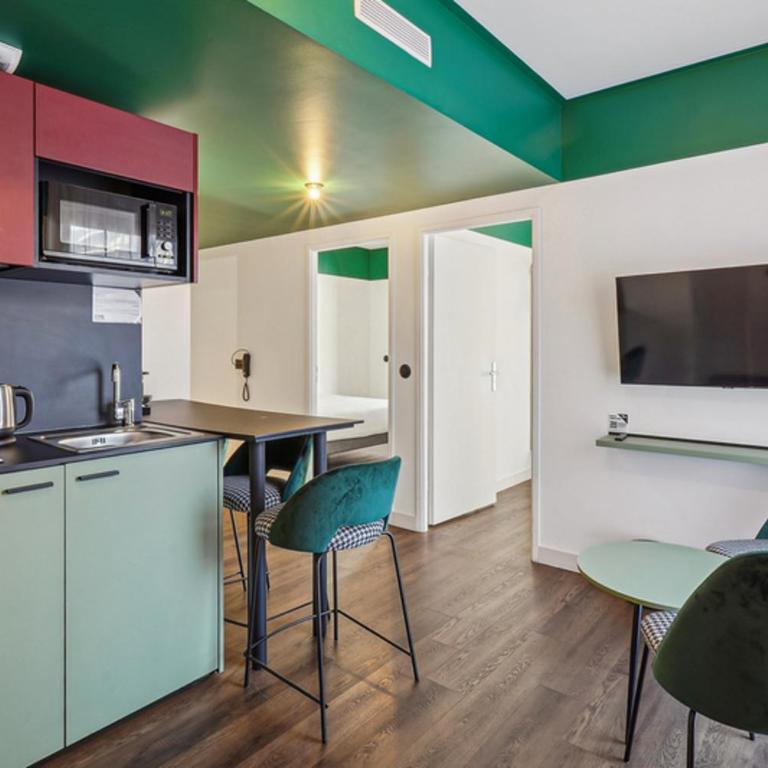 All Suites Appart Hôtel et Hôtel - Paris 13 - Porte d'Italie - Apartment with Two Double Beds - 6