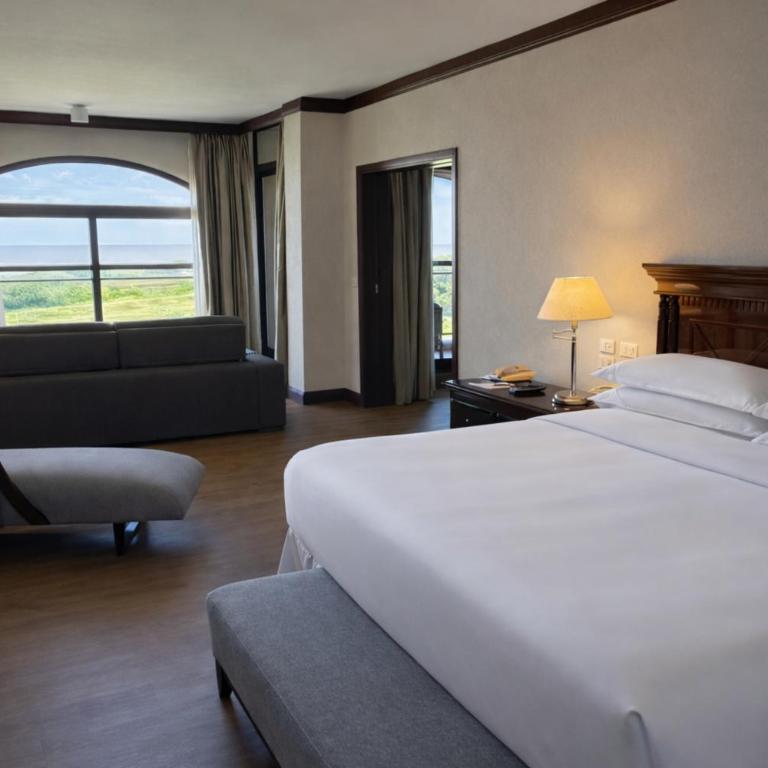 Sheraton Colonia Golf & Spa Resort - Larger Suite, 1 King, River view, Balcony - 1