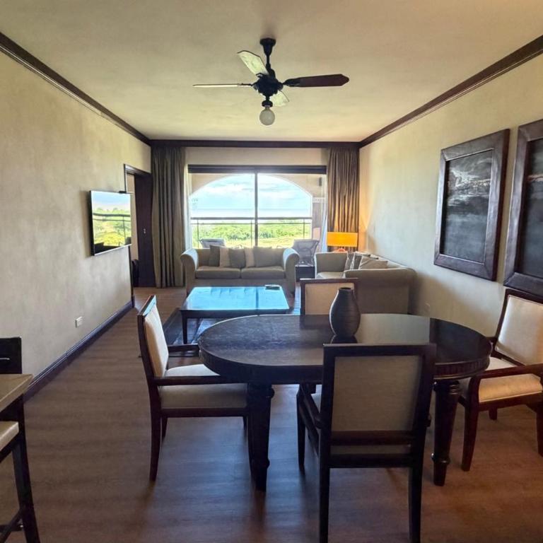 Sheraton Colonia Golf & Spa Resort - Larger Suite, 1 King, River view, Balcony - 4