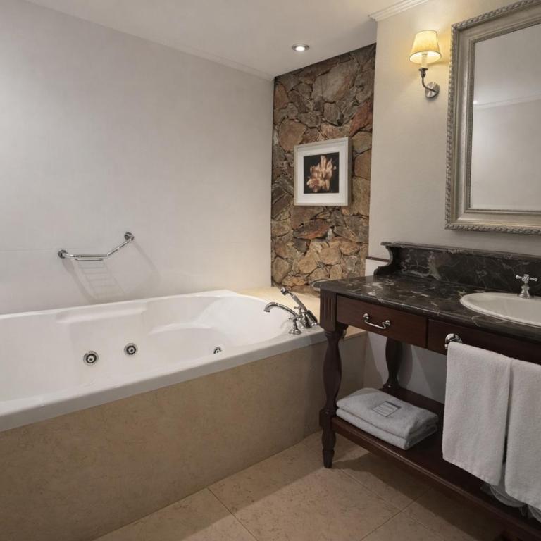 Sheraton Colonia Golf & Spa Resort - Suite, 1 King, River view, Balcony - 2