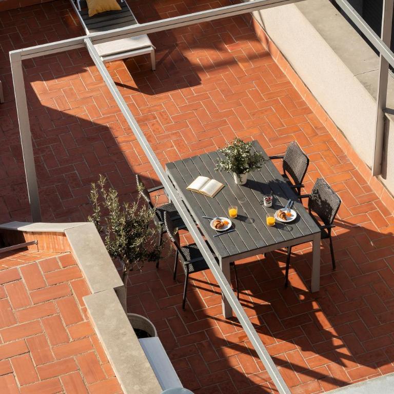 Feelathome Poblenou Beach Apartments - Two-Bedroom Apartment with Terrace - Bilbao 11 - 1