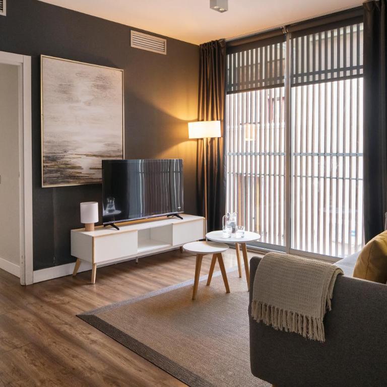 Feelathome Poblenou Beach Apartments - Two-Bedroom Apartment with Terrace - Bilbao 11 - 8
