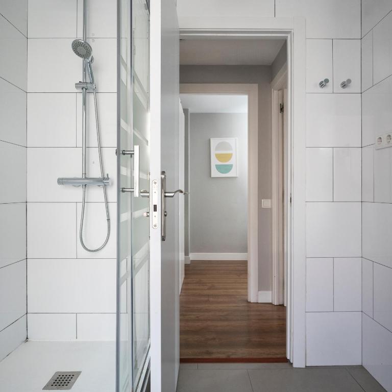 Feelathome Poblenou Beach Apartments - Two-Bedroom Apartment with Terrace - Bilbao 11 - 3