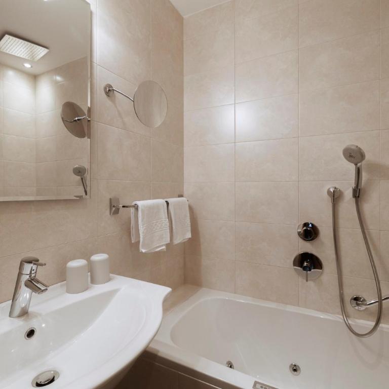 La Tambra - Residence - Central with Restaurant - Appartamento con Balcone - 2