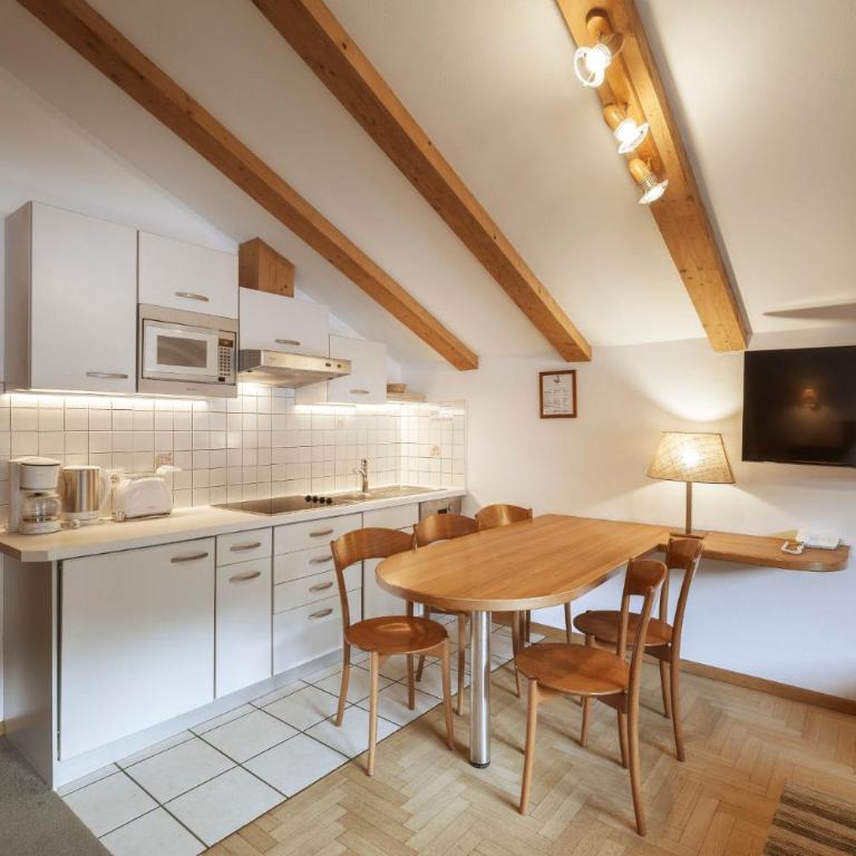 La Tambra - Residence - Central with Restaurant - Suite Familiare con Balcone - 2