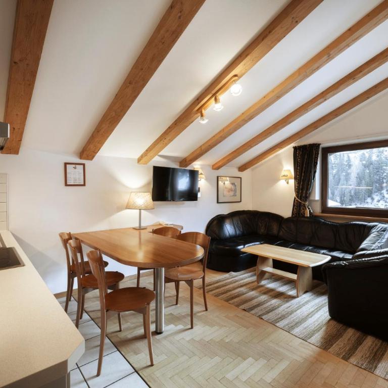 La Tambra - Residence - Central with Restaurant - Suite Familiare con Balcone - 5