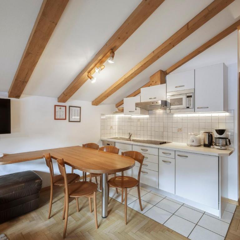 La Tambra - Residence - Central with Restaurant - Suite Familiare con Balcone - 9