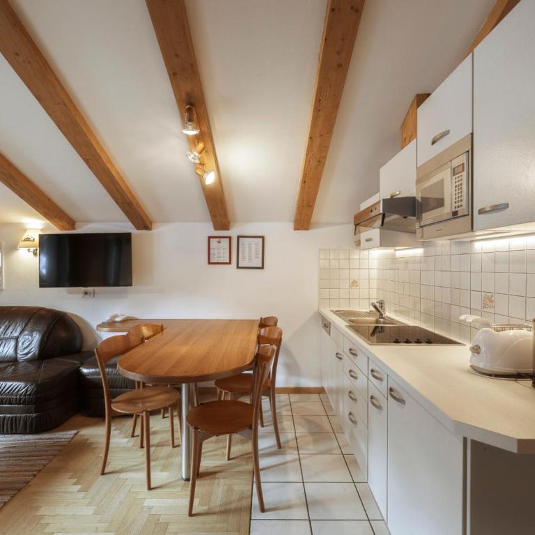 La Tambra - Residence - Central with Restaurant - Suite Familiare con Balcone - 8
