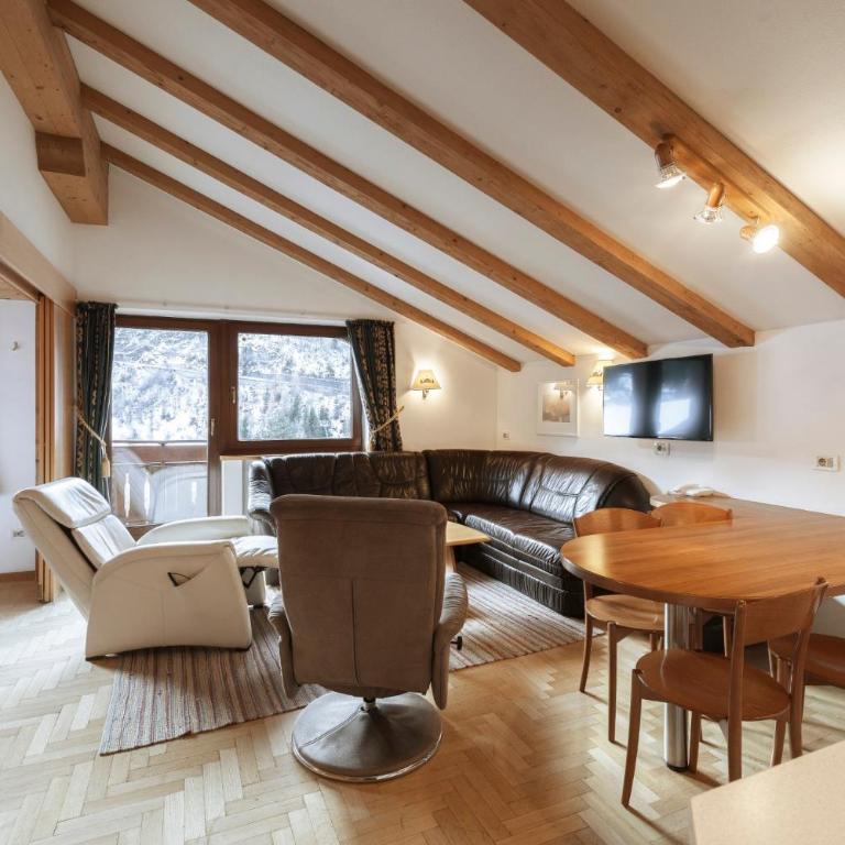 La Tambra - Residence - Central with Restaurant - Suite Familiare con Balcone - 10