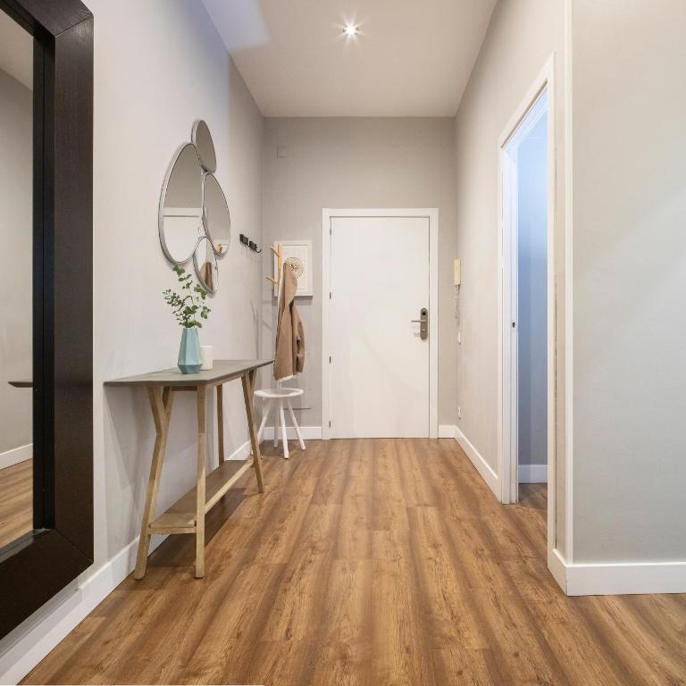 Feelathome Poblenou Beach Apartments - One-Bedroom Ground Floor Apartment - Carrer Bilbao 11 - 1