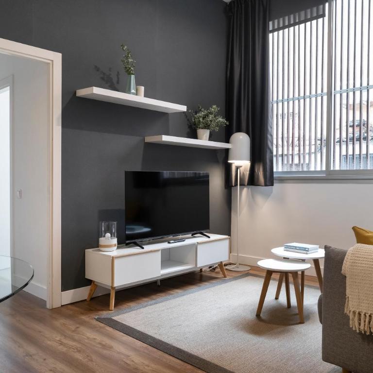 Feelathome Poblenou Beach Apartments - Two-Bedroom Ground Floor Apartment - Carrer Bilbao 11 - 4