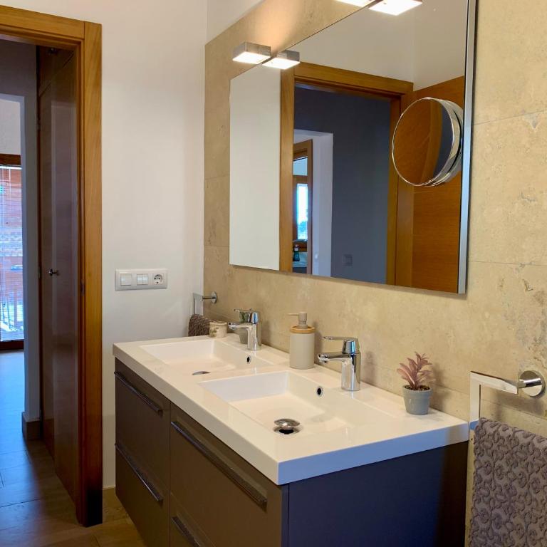 Casa Laura by Sun & Sea Homes - Villa with Private Pool - 12