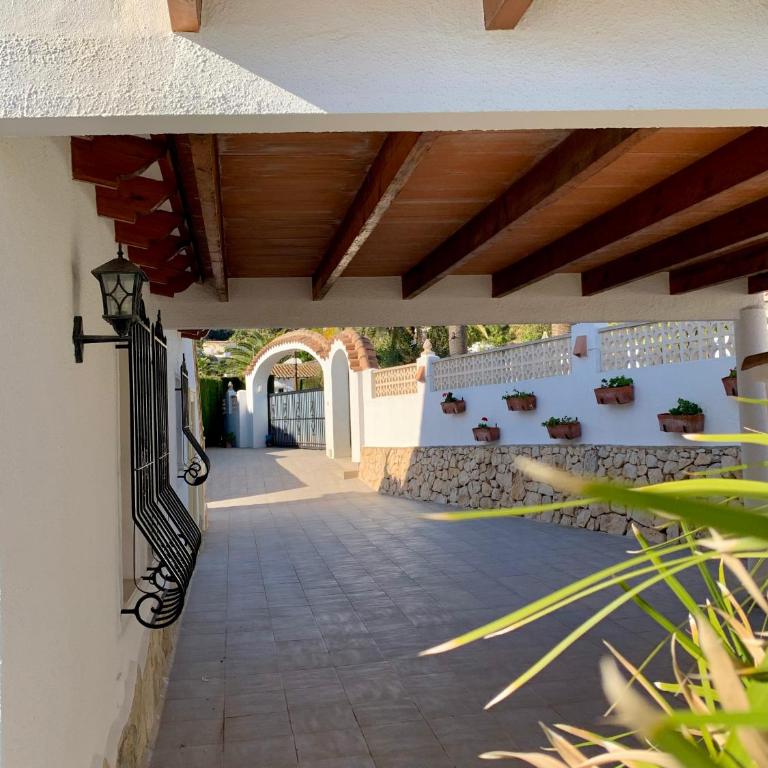 Casa Laura by Sun & Sea Homes - Villa with Private Pool - 9