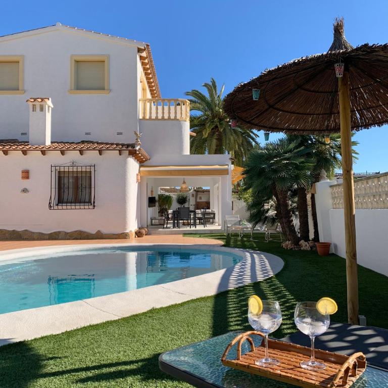 Casa Laura by Sun & Sea Homes - Villa with Private Pool - 1