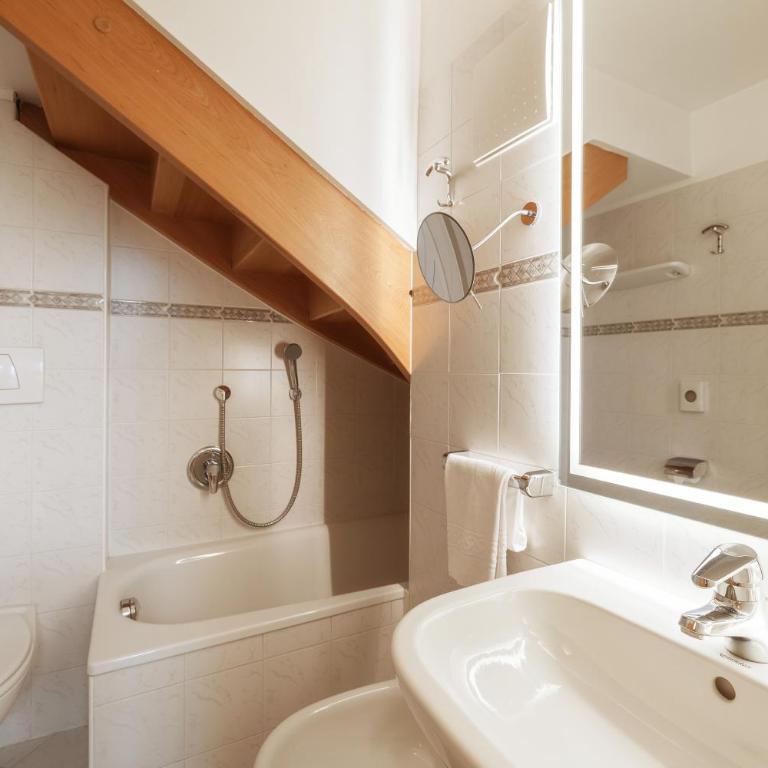 La Tambra - Residence - Central with Restaurant - Suite Familiare - 14