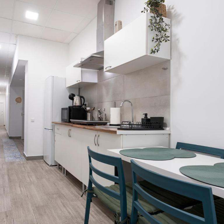 Castillo Santa Barbara - Three-Bedroom Superior Apartment - 4