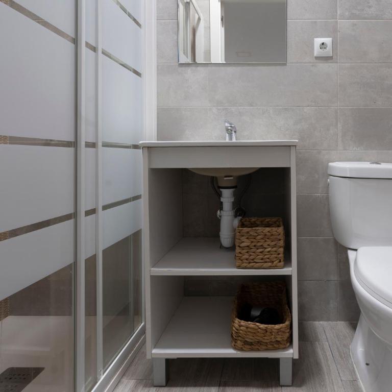 Castillo Santa Barbara - Three-Bedroom Superior Apartment - 16