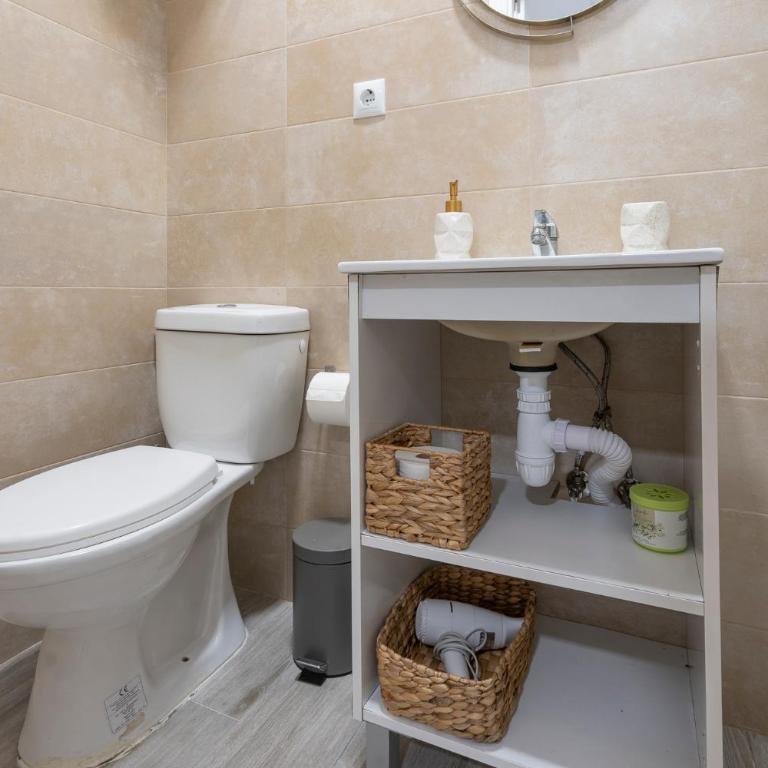 Castillo Santa Barbara - Three-Bedroom Superior Apartment - 22
