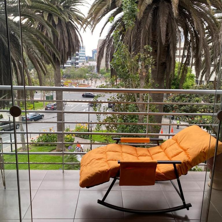 Hermoso apartamento de 3 habitaciones frente a parque en San Isidro - Two-Bedroom Apartment - 1