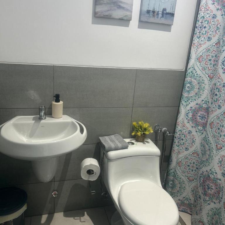 Casa de estreno en la playa al lado de Capaes - Three-Bedroom House - 3