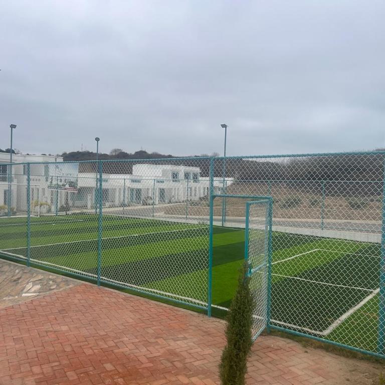 Casa de estreno en la playa al lado de Capaes - Three-Bedroom House - 9