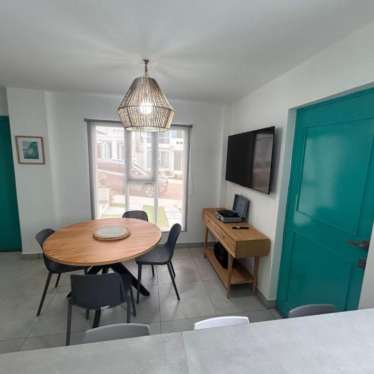 Casa de estreno en la playa al lado de Capaes - Three-Bedroom House - 22