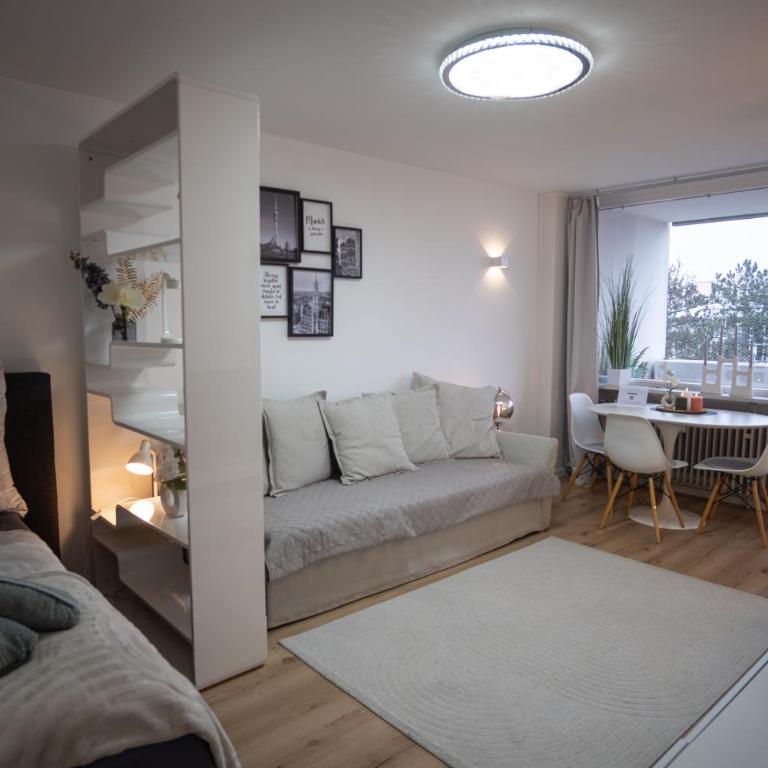 Cozy apartment with pool I U-Bahn - Two-Bedroom Apartment - 9