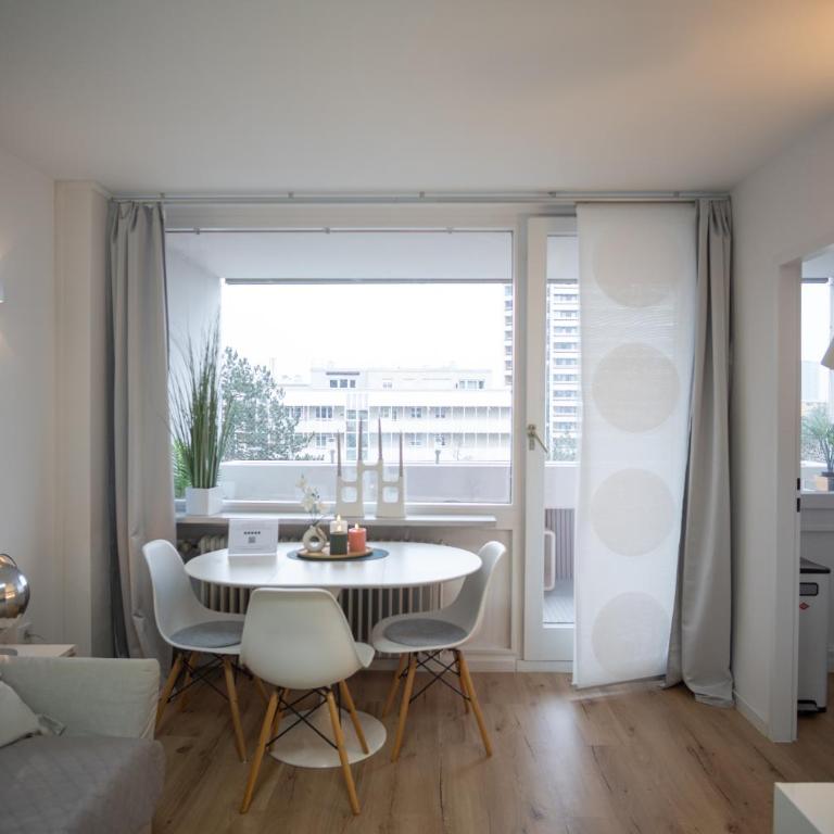 Cozy apartment with pool I U-Bahn - Two-Bedroom Apartment - 12