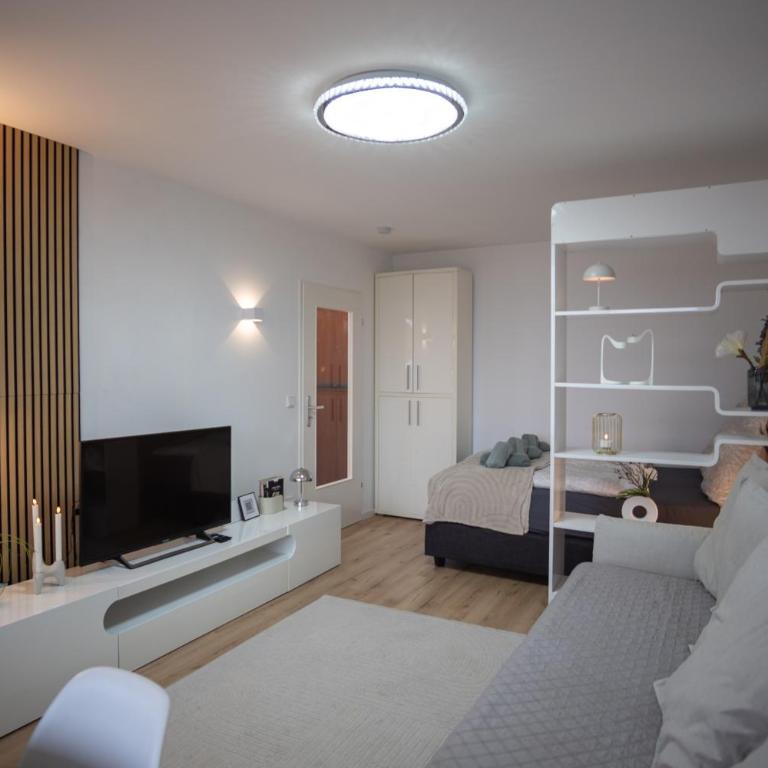 Cozy apartment with pool I U-Bahn - Two-Bedroom Apartment - 1