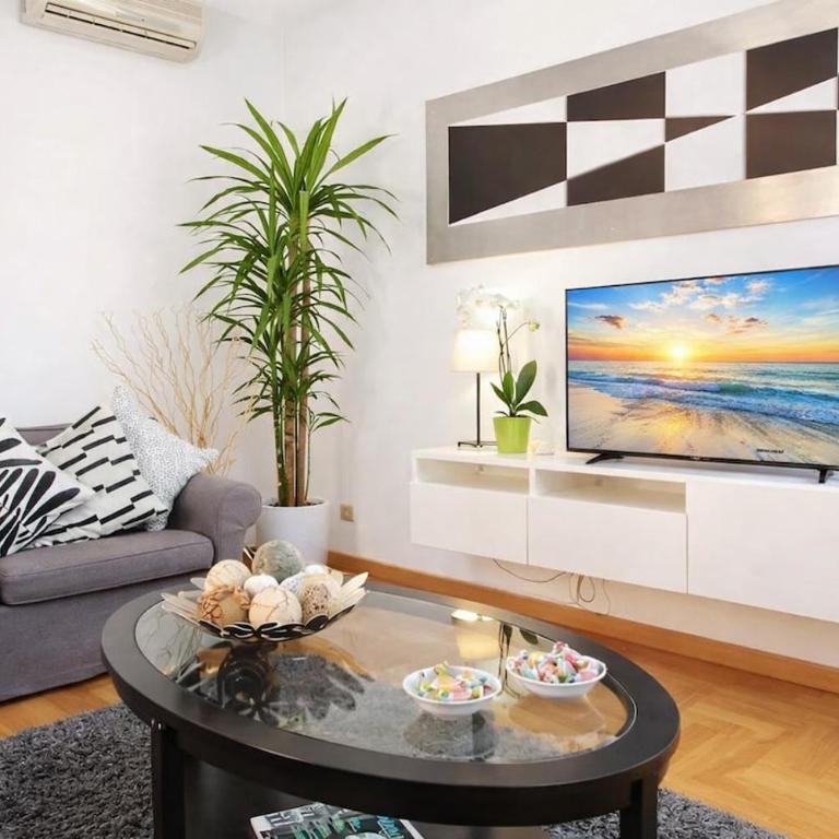 Luxury Apartment for 10 Central VATICANO S'Peter Basilica AirCond NETFLIX - SKY Wifi - Apartment - 4