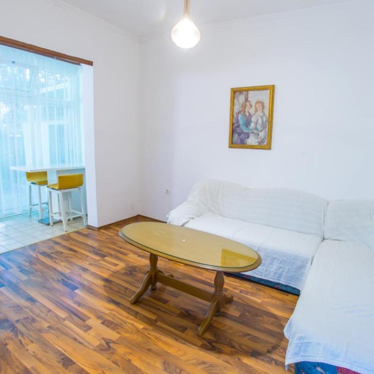 Old Town Oasis - One-Bedroom Apartment with River View - 28