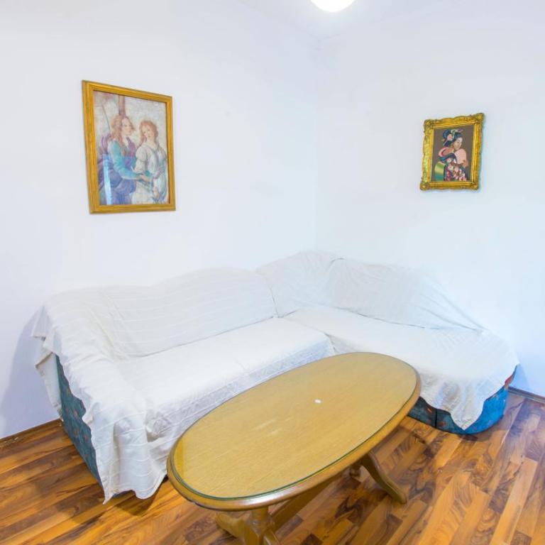 Old Town Oasis - One-Bedroom Apartment with River View - 32