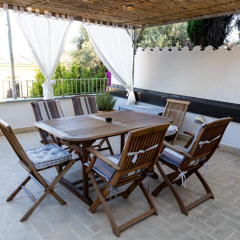 Villa Fatta di Sogni - Camera Matrimoniale con Balcone e Vista Mare - 36