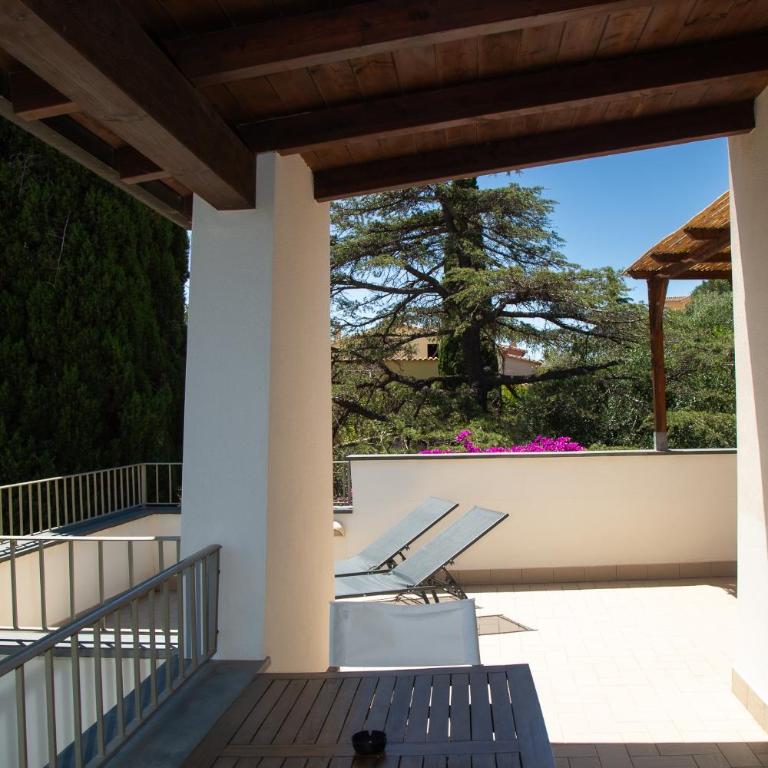 Villa Fatta di Sogni - Camera Matrimoniale con Balcone e Vista Mare - 47