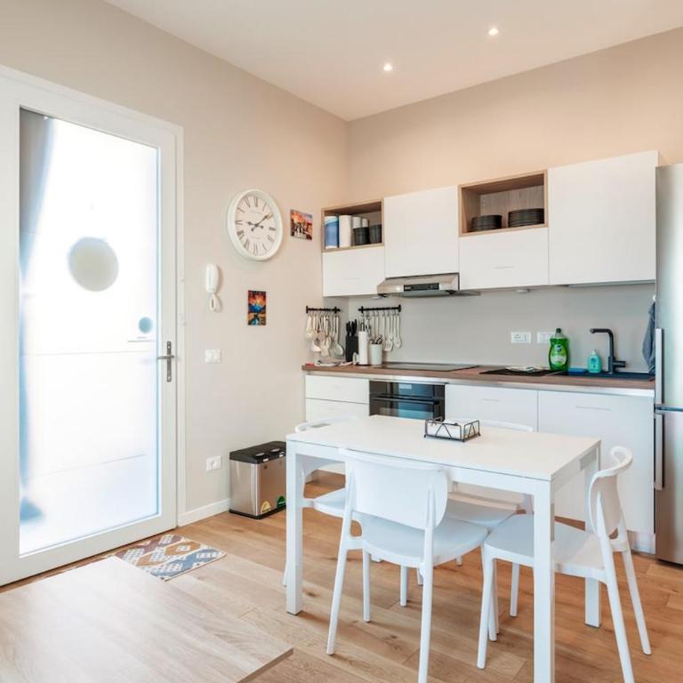 HOST4U - Casa Carlo, Brescia Città con Giardino e Parcheggio Privato - Apartamento Deluxe de 1 dormitorio - 26