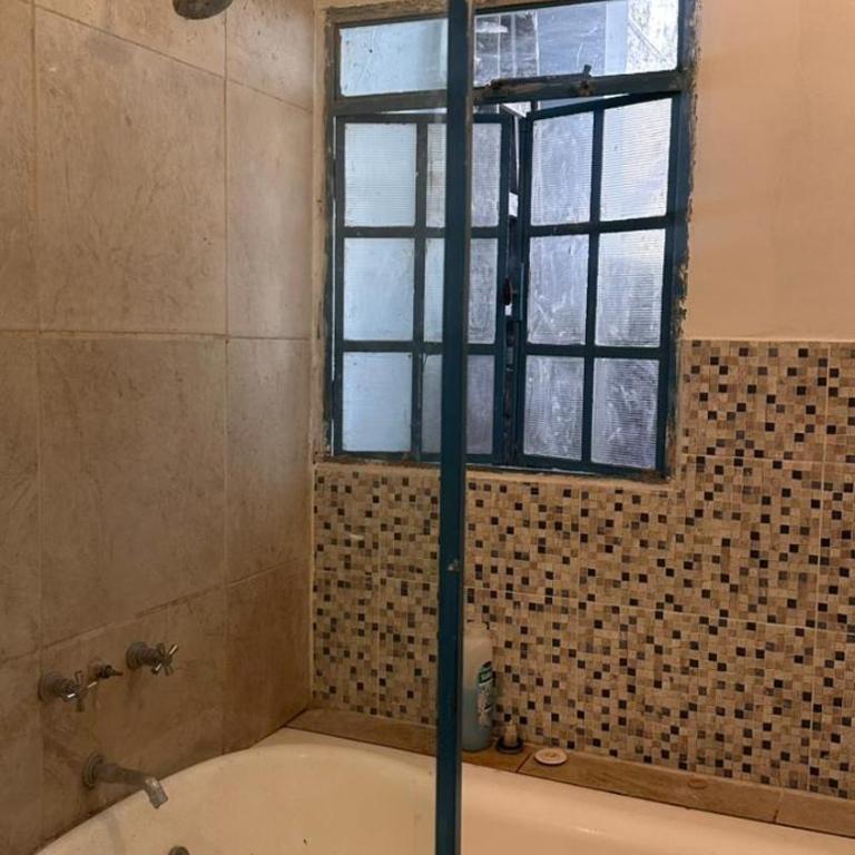 Amorrortu's House - Spacious House Meters Away from Palermo - Habitación Individual con baño compartido - 4