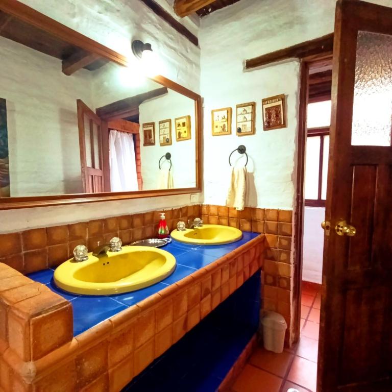 Pifo Pool House free Airport pickup Tours - Three-Bedroom House - 10