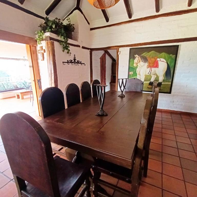 Pifo Pool House free Airport pickup Tours - Three-Bedroom House - 11