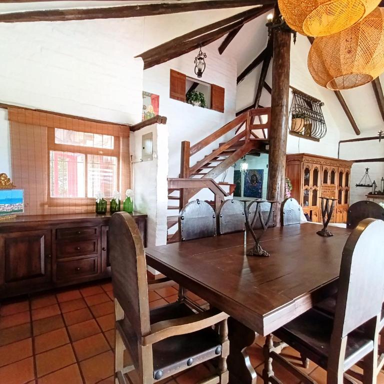 Pifo Pool House free Airport pickup Tours - Three-Bedroom House - 23