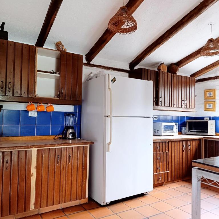 Pifo Pool House free Airport pickup Tours - Three-Bedroom House - 32