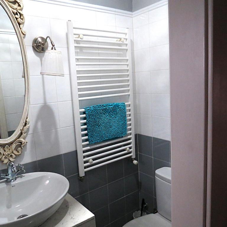 Alojamiento San Juan Bautista - Double Room with Balcony - 9