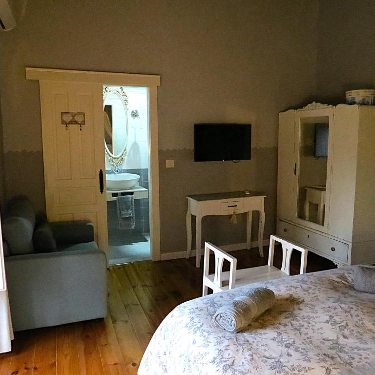 Alojamiento San Juan Bautista - Double Room with Balcony - 8
