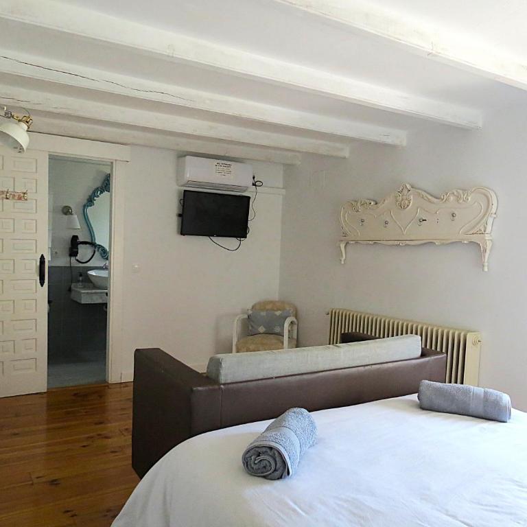 Alojamiento San Juan Bautista - Double Room with Garden View - 7
